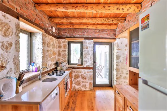 Apart Beka Stone House