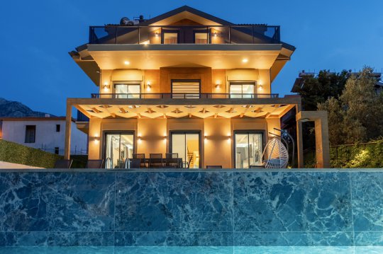 Villa Ay Luxe