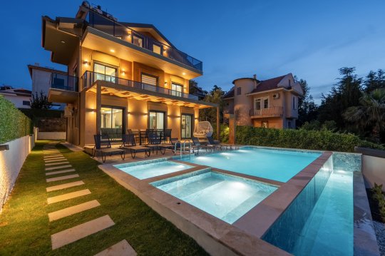 Villa Ay Luxe