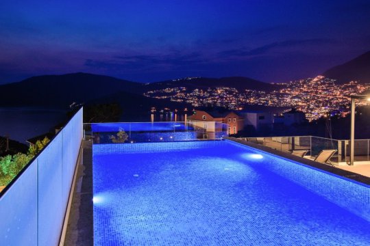 Villa Eda - 6 Kişilik Deniz Manzaralı Villa