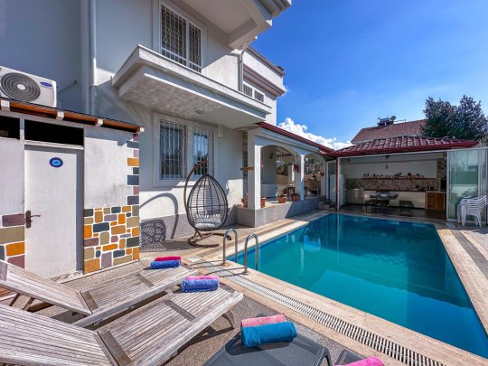 Villa Günbatımı Çalış