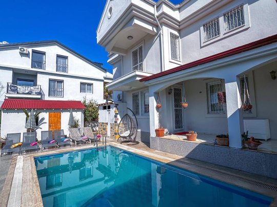 Villa Günbatımı Çalış