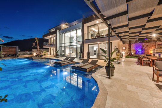 Villa Regal Life